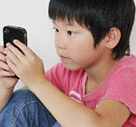 76％の幼児がスマホやタブレットを使用！視力やコミュニケーションへの影響は大丈夫？