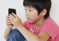 76％の幼児がスマホやタブレットを使用！視力やコミュニケーションへの影響は大丈夫？