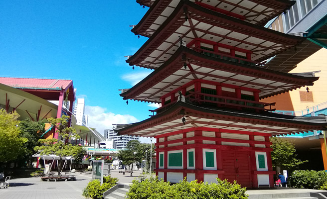 今度は、近くにある建物を撮影してみました。 全体が青みががかることはなかったのですが、全体の色味が強くなりました