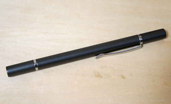片側がタッチペンで、もう片側が油性ボールペン