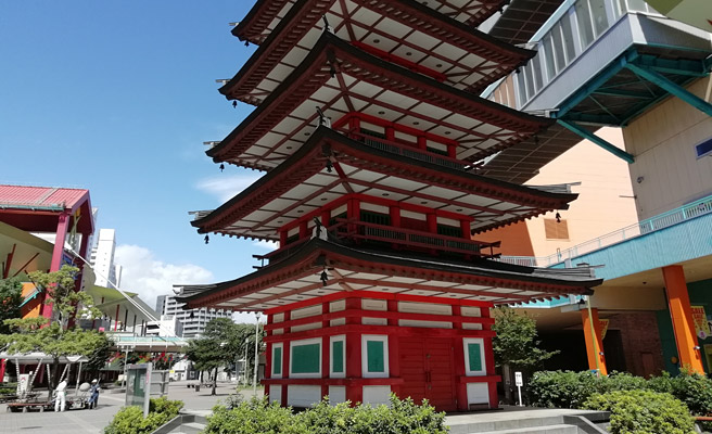 近くにある建物を撮影