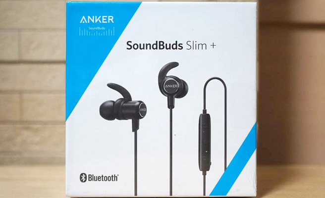 翌日にはAmazonから「Anker SoundBuds Slim+」が届きました。Ankerらしい化粧箱ですね。