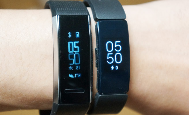 まずは「HUAWEI Band 2 Pro」と比較する為に、こんな感じで同じ腕に「Fitbit Inspire」と「HUAWEI Band 2 Pro」をつけて過ごしています（＾＾）　左側が「HUAWEI Band 2 Pro」で右側が「Fitbit Inspire」になります。