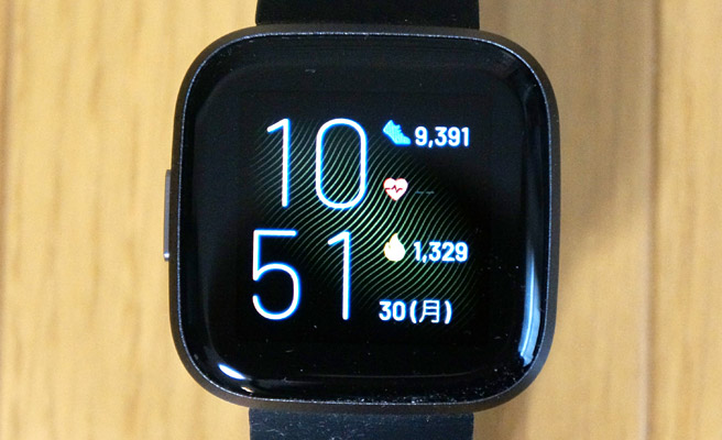 こちらが「Fitbit Versa 2」のホーム画面になります。